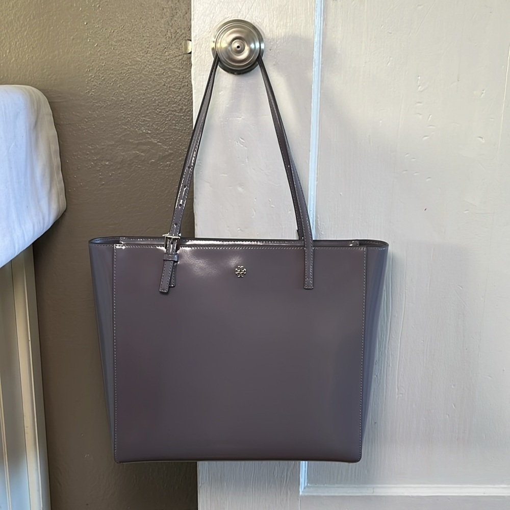 NWT Tory Burch Emerson Patent Leather Tote Bag in Grey – Sleek & Professional - Picture 12 of 14
